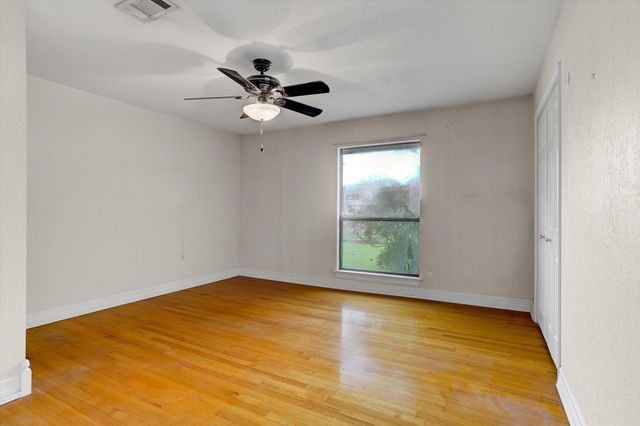 112 Persimmon Lane, Lake Jackson, TX 77566