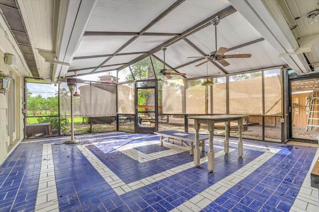 112 Persimmon Lane, Lake Jackson, TX 77566