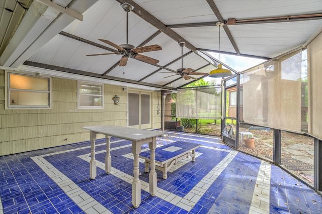 112 Persimmon Lane, Lake Jackson, TX 77566