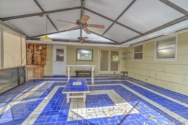 112 Persimmon Lane, Lake Jackson, TX 77566