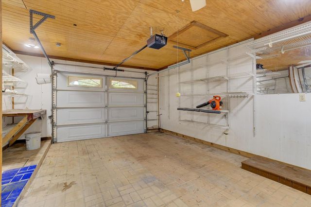 112 Persimmon Lane, Lake Jackson, TX 77566