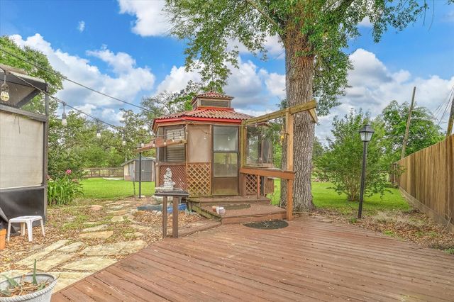 112 Persimmon Lane, Lake Jackson, TX 77566