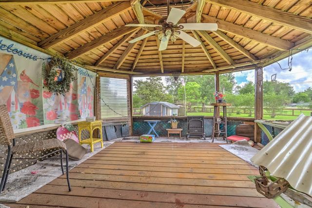112 Persimmon Lane, Lake Jackson, TX 77566