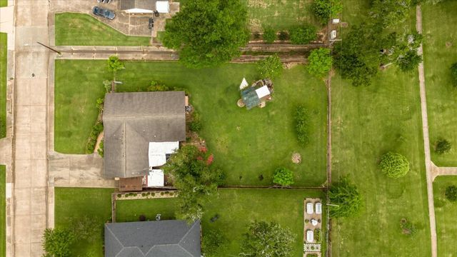 112 Persimmon Lane, Lake Jackson, TX 77566