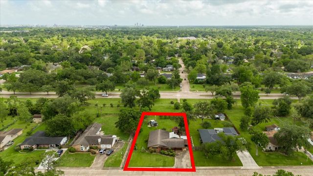 112 Persimmon Lane, Lake Jackson, TX 77566