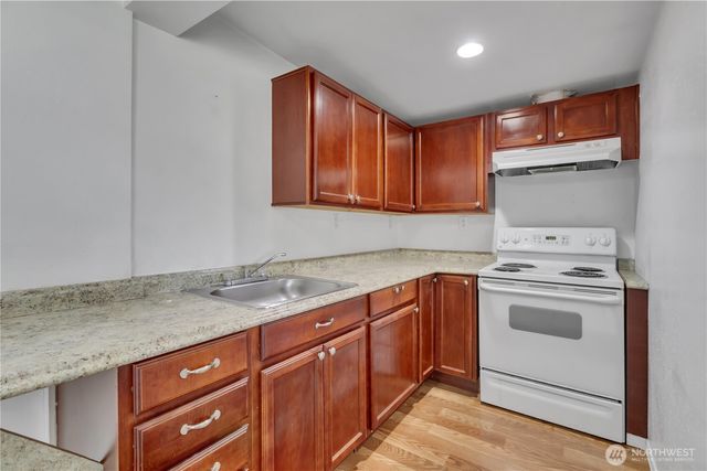 24809 SE 235th Place, Maple Valley, WA 98038