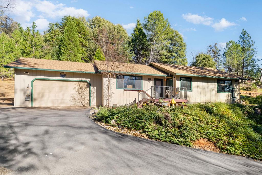 20977 Birchwood Dr, Foresthill, CA 95631