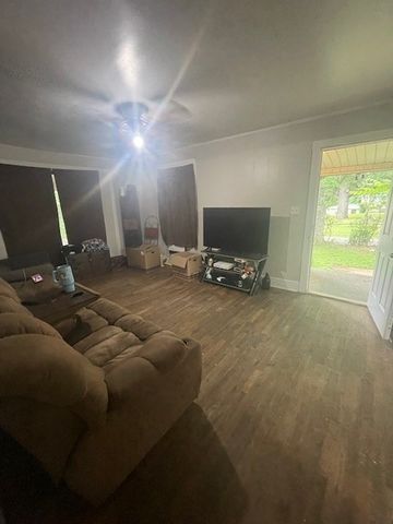 103 E High St, Ethridge, TN 38456