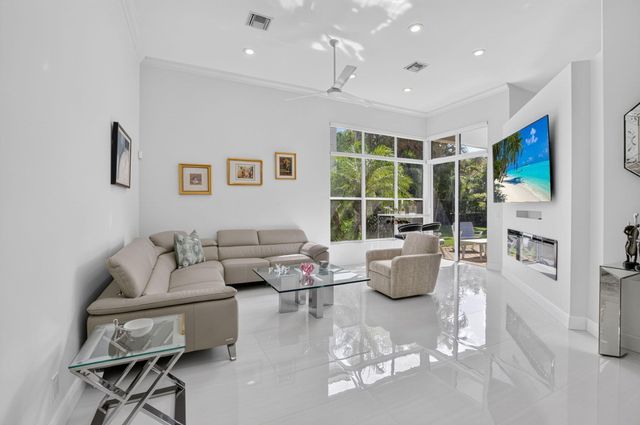 6356 NW 25th Way, Boca Raton, FL 33496
