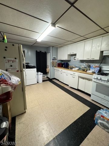 17 Railroad Ave, Phillipsburg Town, NJ 08865