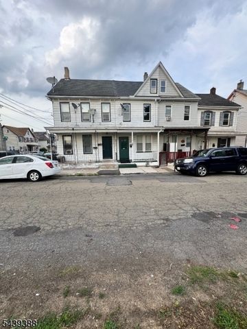 17 Railroad Ave, Phillipsburg Town, NJ 08865