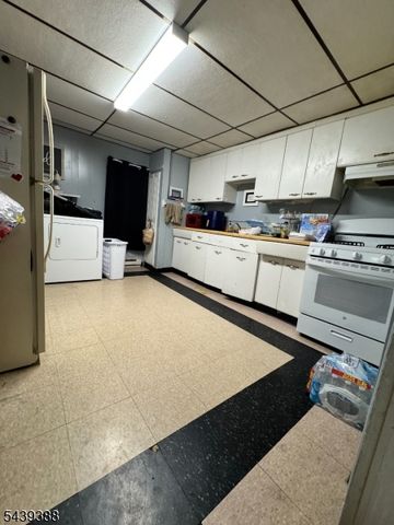 17 Railroad Ave, Phillipsburg Town, NJ 08865