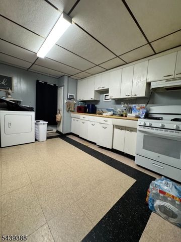 17 Railroad Ave, Phillipsburg Town, NJ 08865