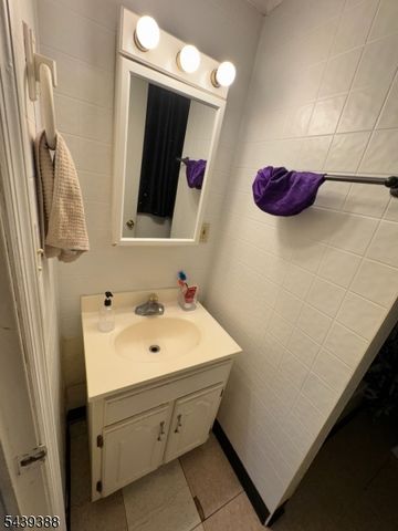 17 Railroad Ave, Phillipsburg Town, NJ 08865