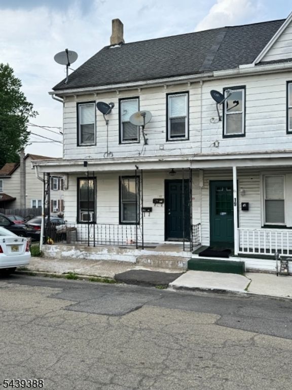 17 Railroad Ave, Phillipsburg Town, NJ 08865