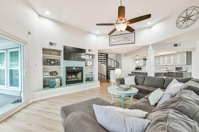 18611 W De Vaca Lane, Galveston, TX 77554