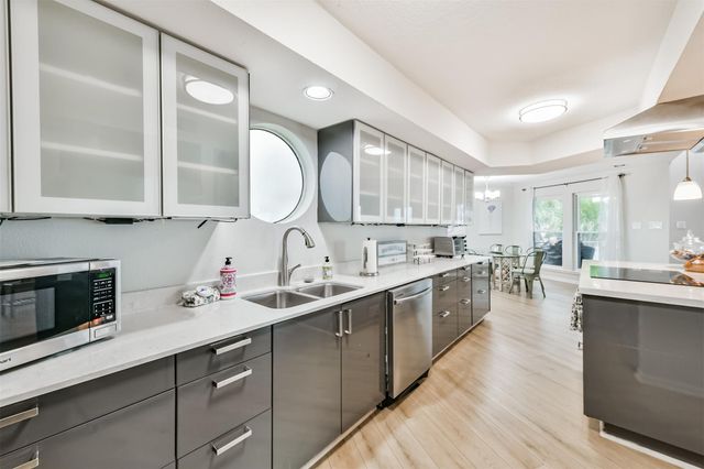 18611 W De Vaca Lane, Galveston, TX 77554