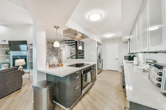 18611 W De Vaca Lane, Galveston, TX 77554