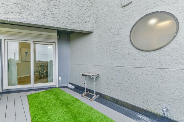 18611 W De Vaca Lane, Galveston, TX 77554