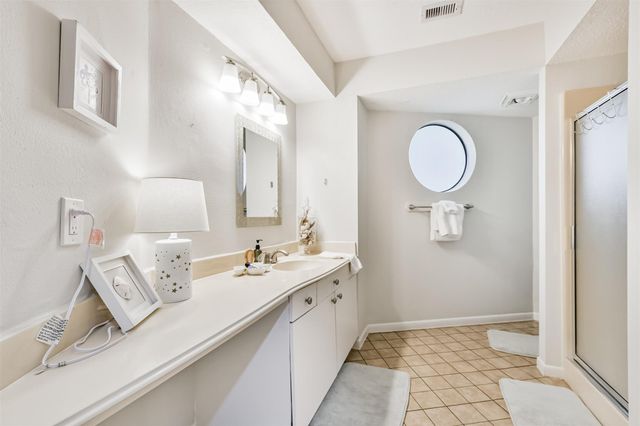 18611 W De Vaca Lane, Galveston, TX 77554