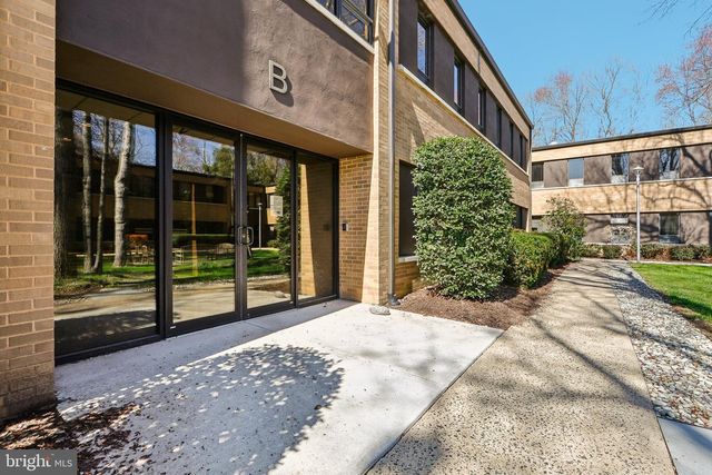 12 ROSZEL RD #B103, Princeton, NJ 08540