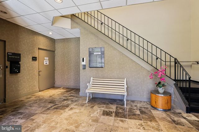 12 ROSZEL RD #B103, Princeton, NJ 08540