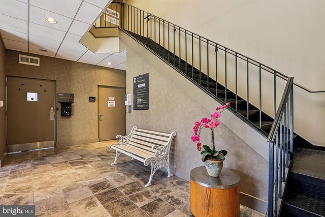12 ROSZEL RD #B103, Princeton, NJ 08540