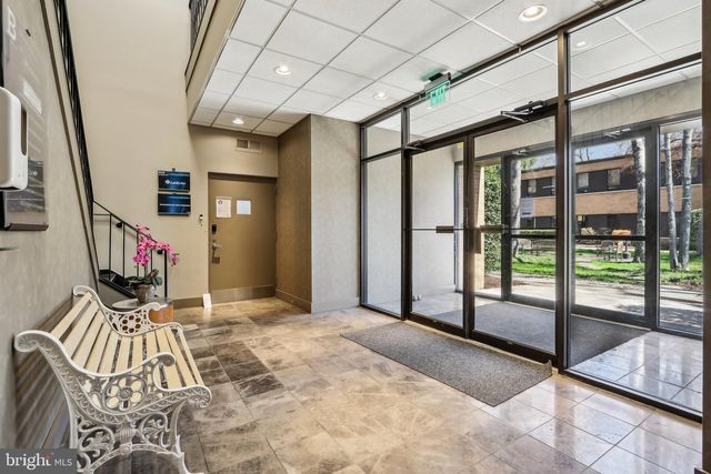 12 ROSZEL RD #B103, Princeton, NJ 08540
