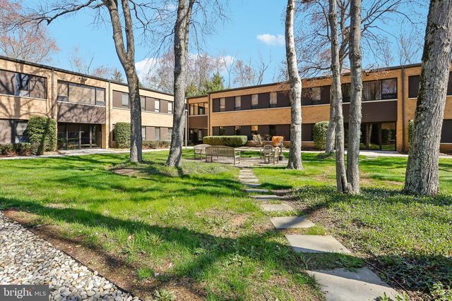 12 ROSZEL RD #B103, Princeton, NJ 08540
