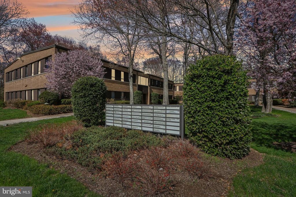 12 ROSZEL RD #B103, Princeton, NJ 08540
