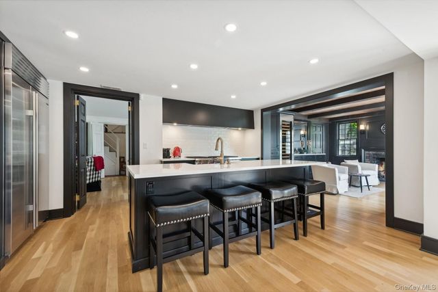 15 Lloyd Harbor Road, Lloyd Harbor, NY 11743