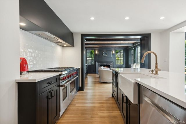 15 Lloyd Harbor Road, Lloyd Harbor, NY 11743