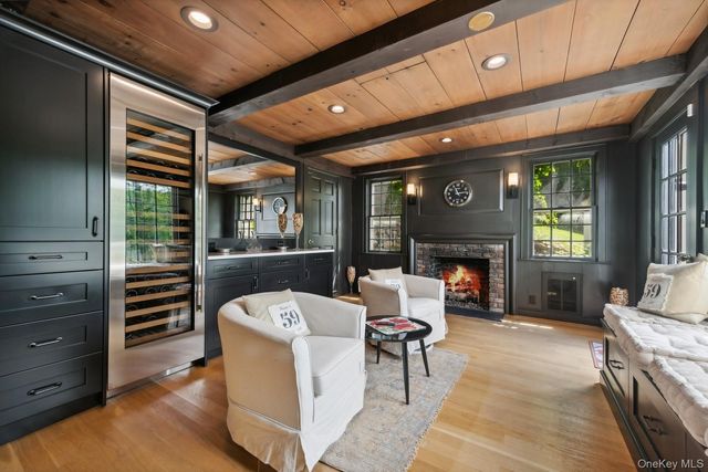 15 Lloyd Harbor Road, Lloyd Harbor, NY 11743