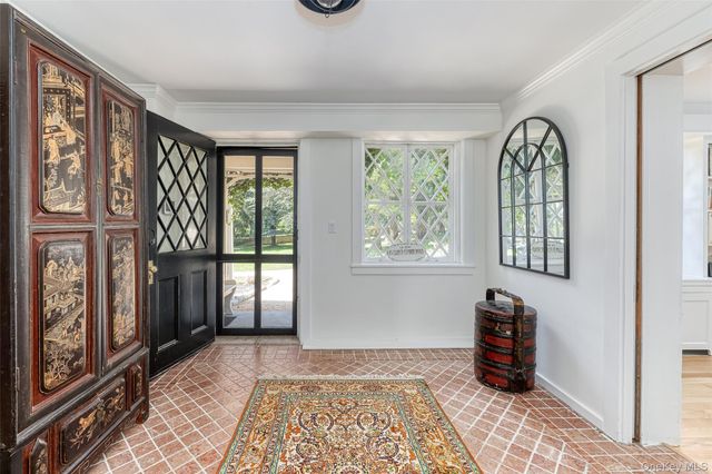 15 Lloyd Harbor Road, Lloyd Harbor, NY 11743