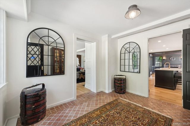 15 Lloyd Harbor Road, Lloyd Harbor, NY 11743