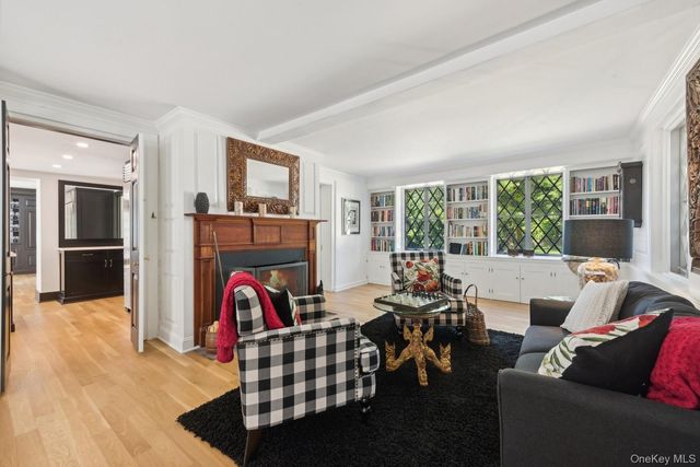 15 Lloyd Harbor Road, Lloyd Harbor, NY 11743