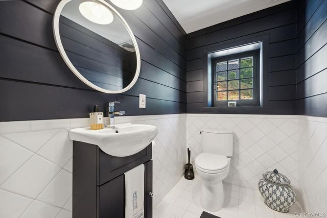 15 Lloyd Harbor Road, Lloyd Harbor, NY 11743