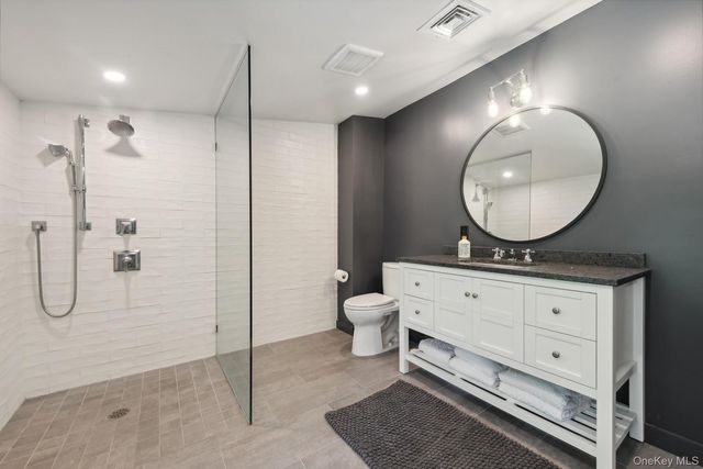 15 Lloyd Harbor Road, Lloyd Harbor, NY 11743