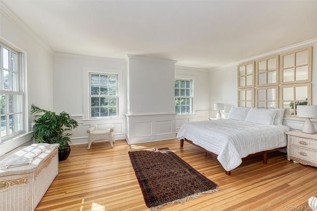 15 Lloyd Harbor Road, Lloyd Harbor, NY 11743