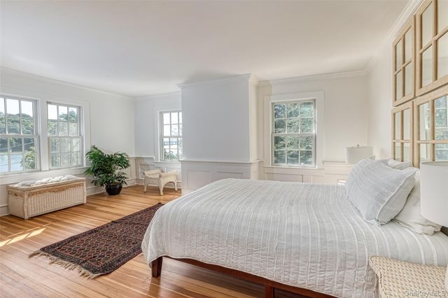 15 Lloyd Harbor Road, Lloyd Harbor, NY 11743