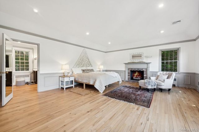 15 Lloyd Harbor Road, Lloyd Harbor, NY 11743