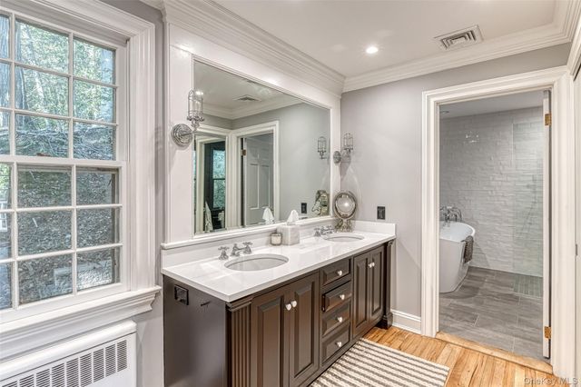 15 Lloyd Harbor Road, Lloyd Harbor, NY 11743