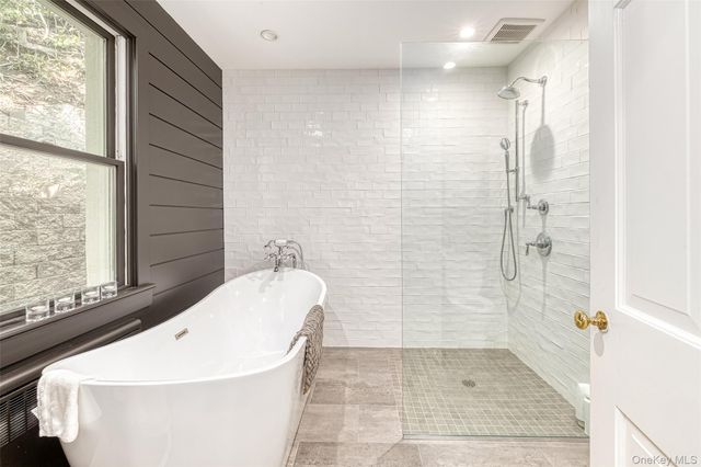 15 Lloyd Harbor Road, Lloyd Harbor, NY 11743