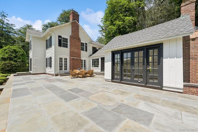 15 Lloyd Harbor Road, Lloyd Harbor, NY 11743