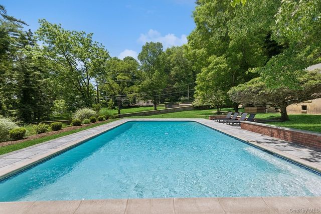 15 Lloyd Harbor Road, Lloyd Harbor, NY 11743