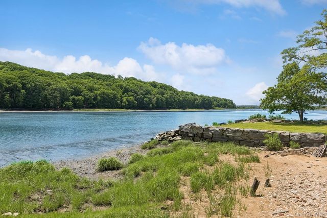 15 Lloyd Harbor Road, Lloyd Harbor, NY 11743