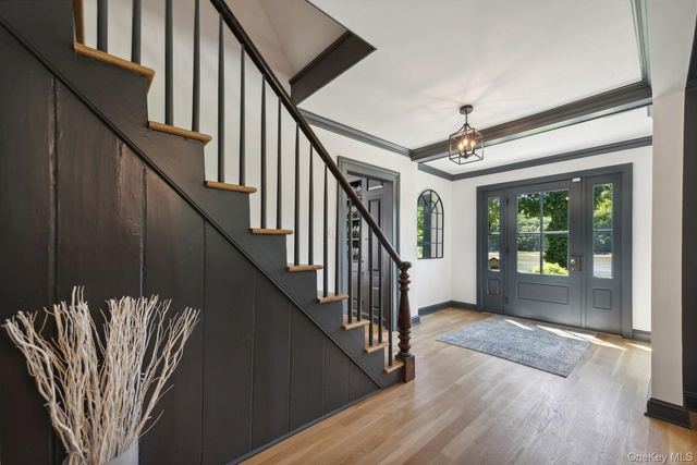 15 Lloyd Harbor Road, Lloyd Harbor, NY 11743