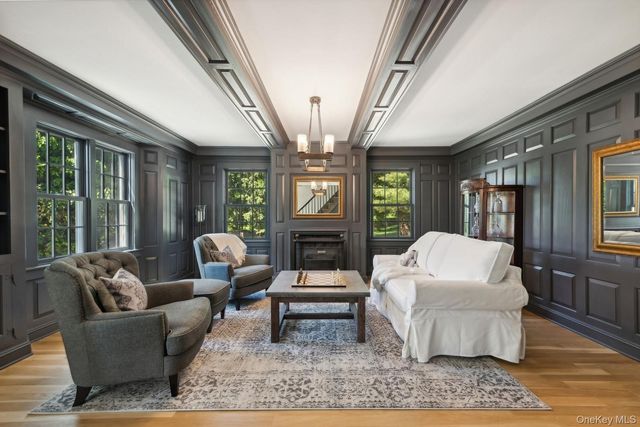 15 Lloyd Harbor Road, Lloyd Harbor, NY 11743