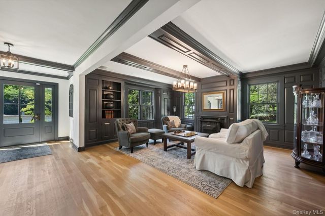 15 Lloyd Harbor Road, Lloyd Harbor, NY 11743