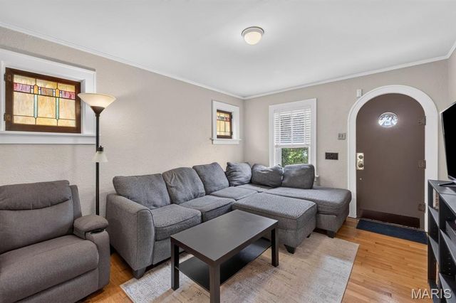 5300 Chippewa Street, St Louis, MO 63109